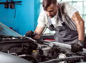 Certificate IV in Automotive Management (AUR40116)